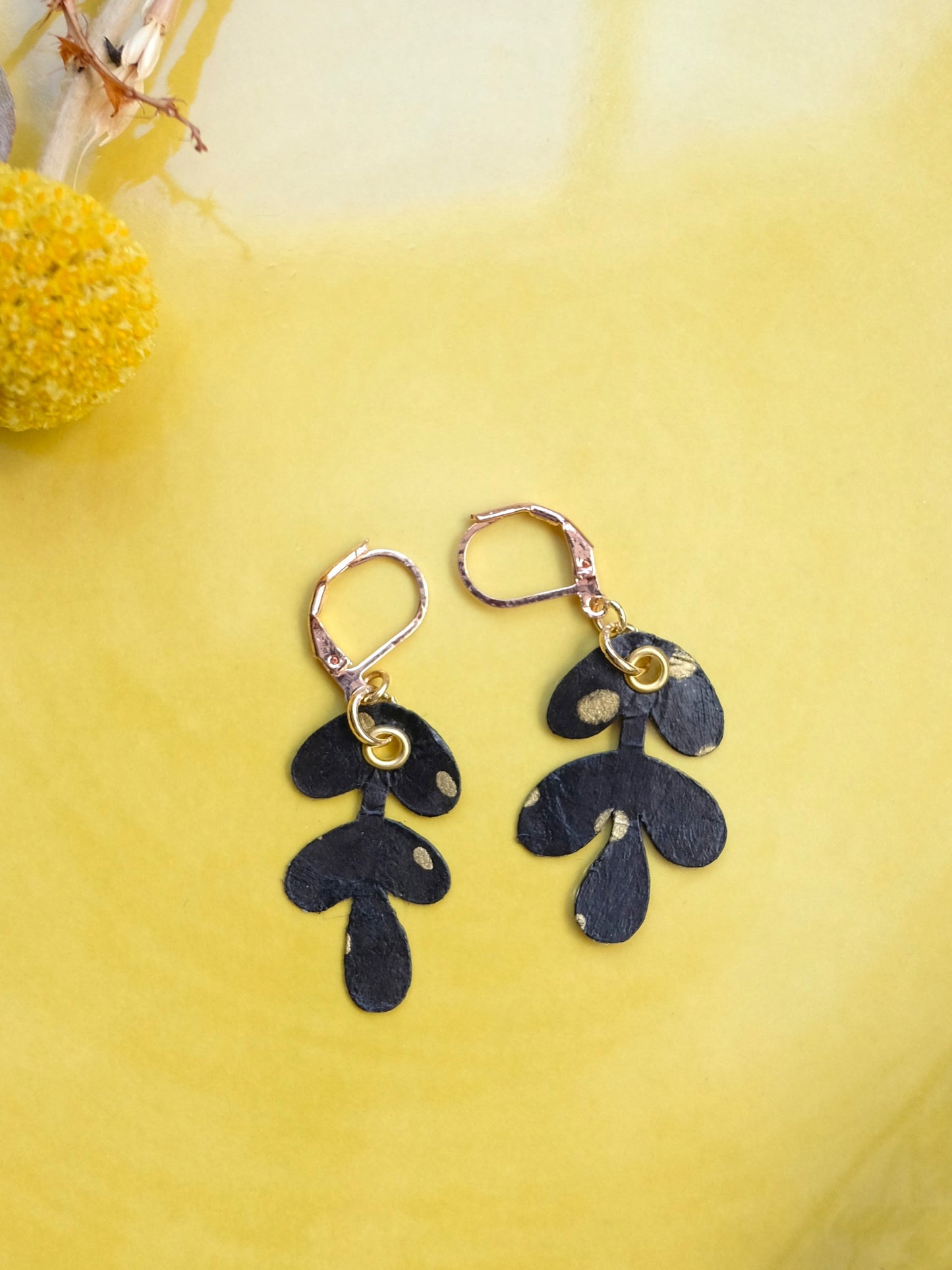 Earrings : Black Paper Leaves