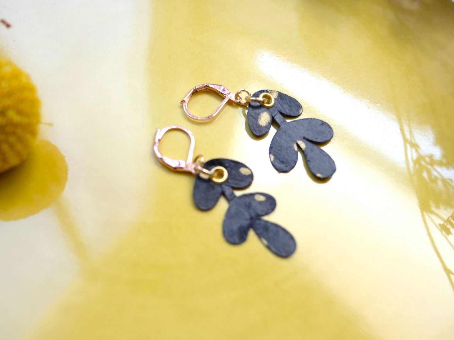 Earrings : Black Paper Leaves