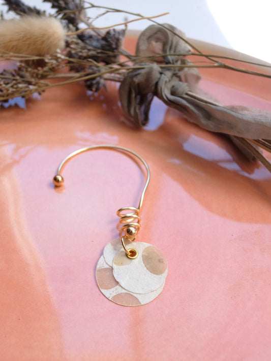Ear-cuff : White Paper Polka Dots
