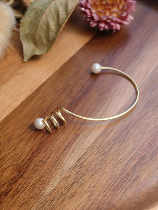 Ear-cuff : White and Gold Beads