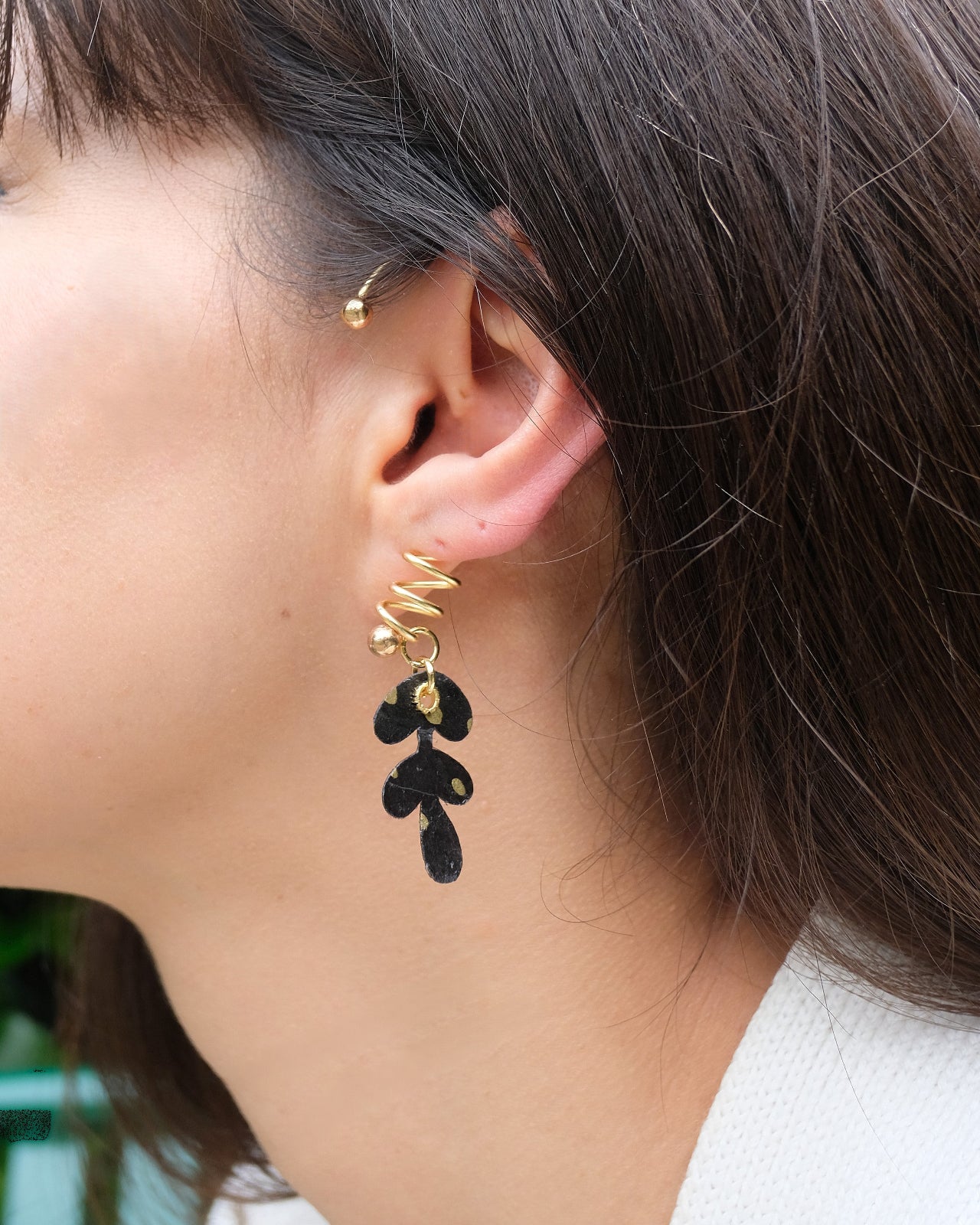 Ear-cuff : Black Paper Leaf
