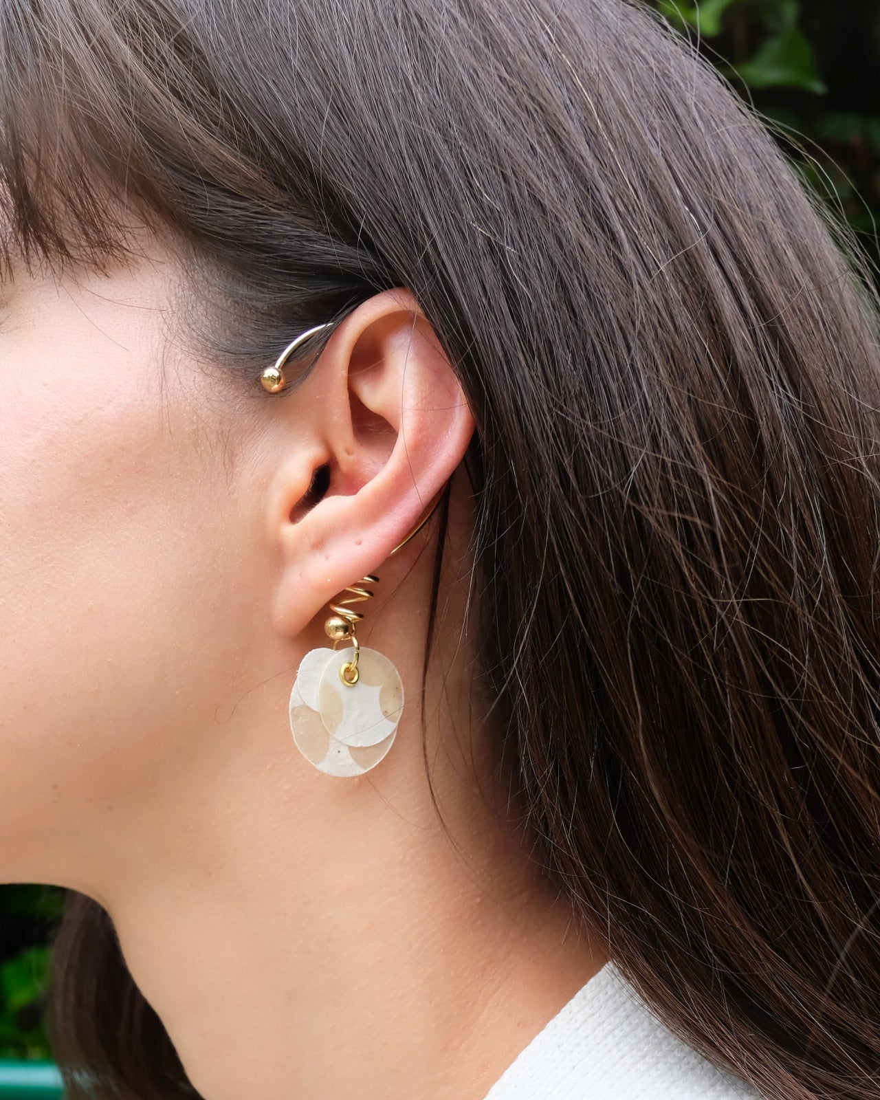Ear-cuff : White Paper Polka Dots